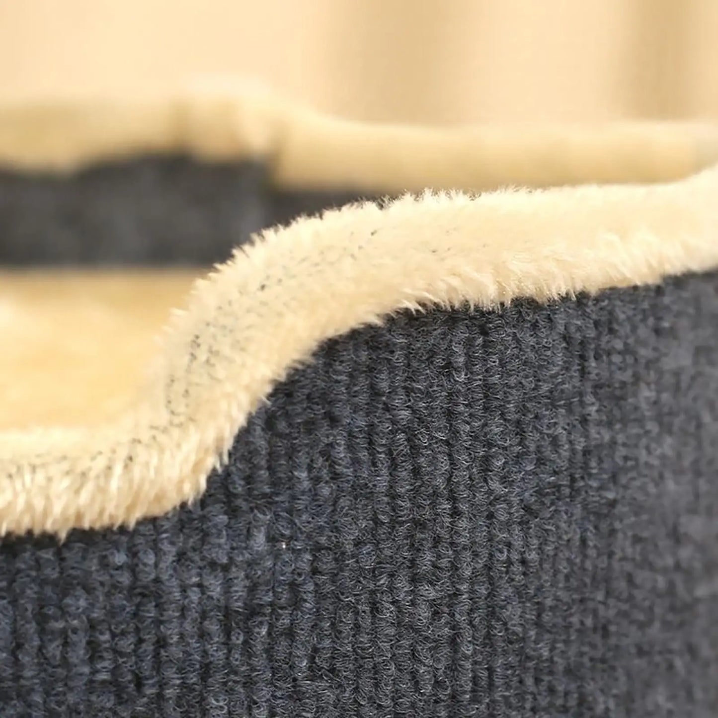 Katzenhausturm mit zwei Ebenen | 60 cm hoch – Schlafhaus & Kratzmöbel mit Spielbällen